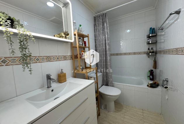 D'occasion - Bungalow -
Torrevieja - La Siesta - El Salado - Torreta