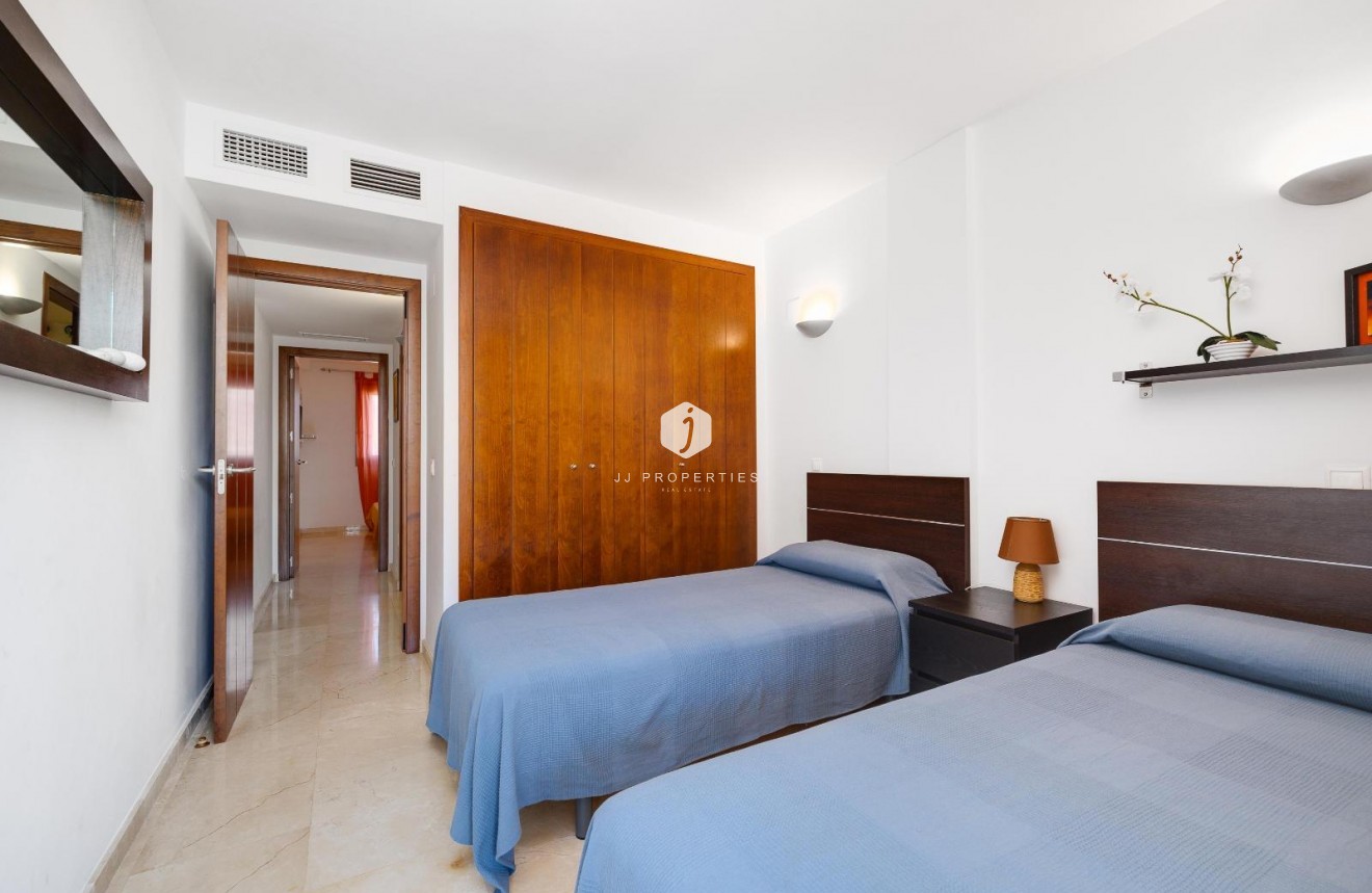 D'occasion - Appartement -
Torrevieja - Punta prima