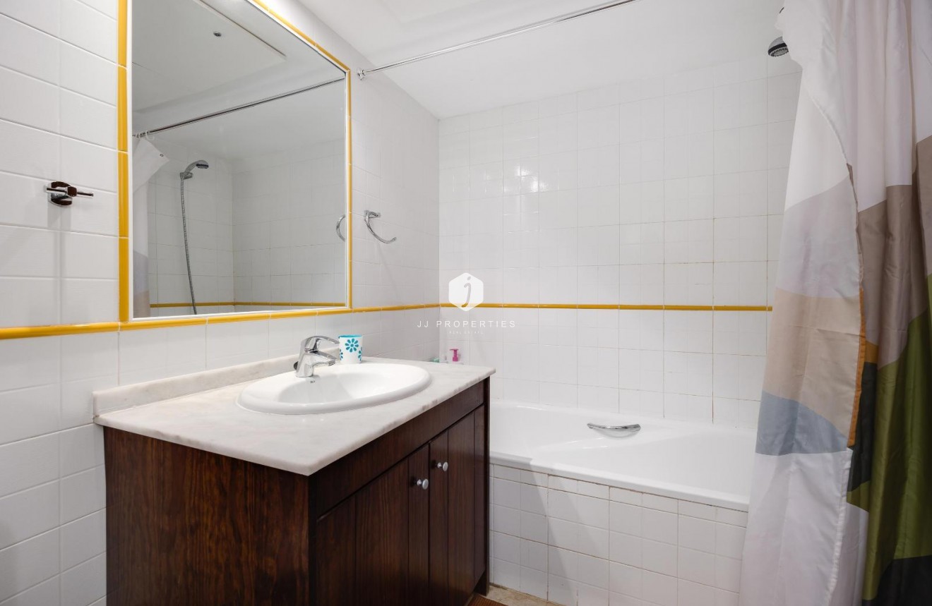 D'occasion - Appartement -
Torrevieja - Punta prima