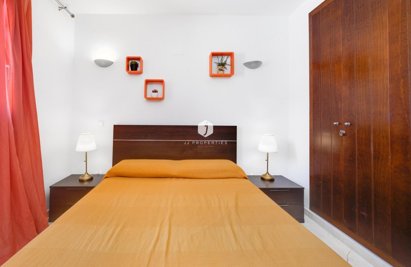 D'occasion - Appartement -
Torrevieja - Punta prima