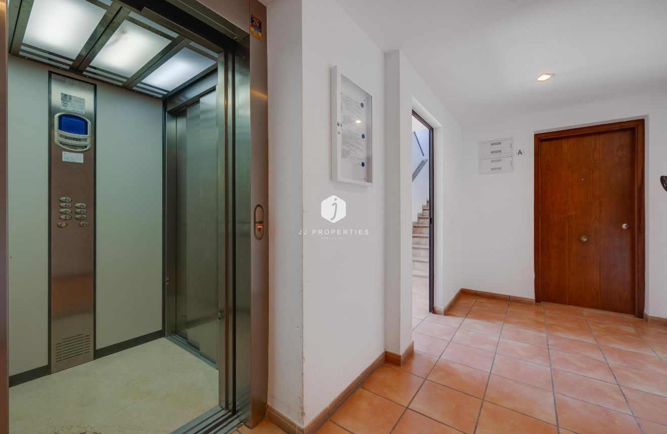 D'occasion - Appartement -
Torrevieja - Punta prima