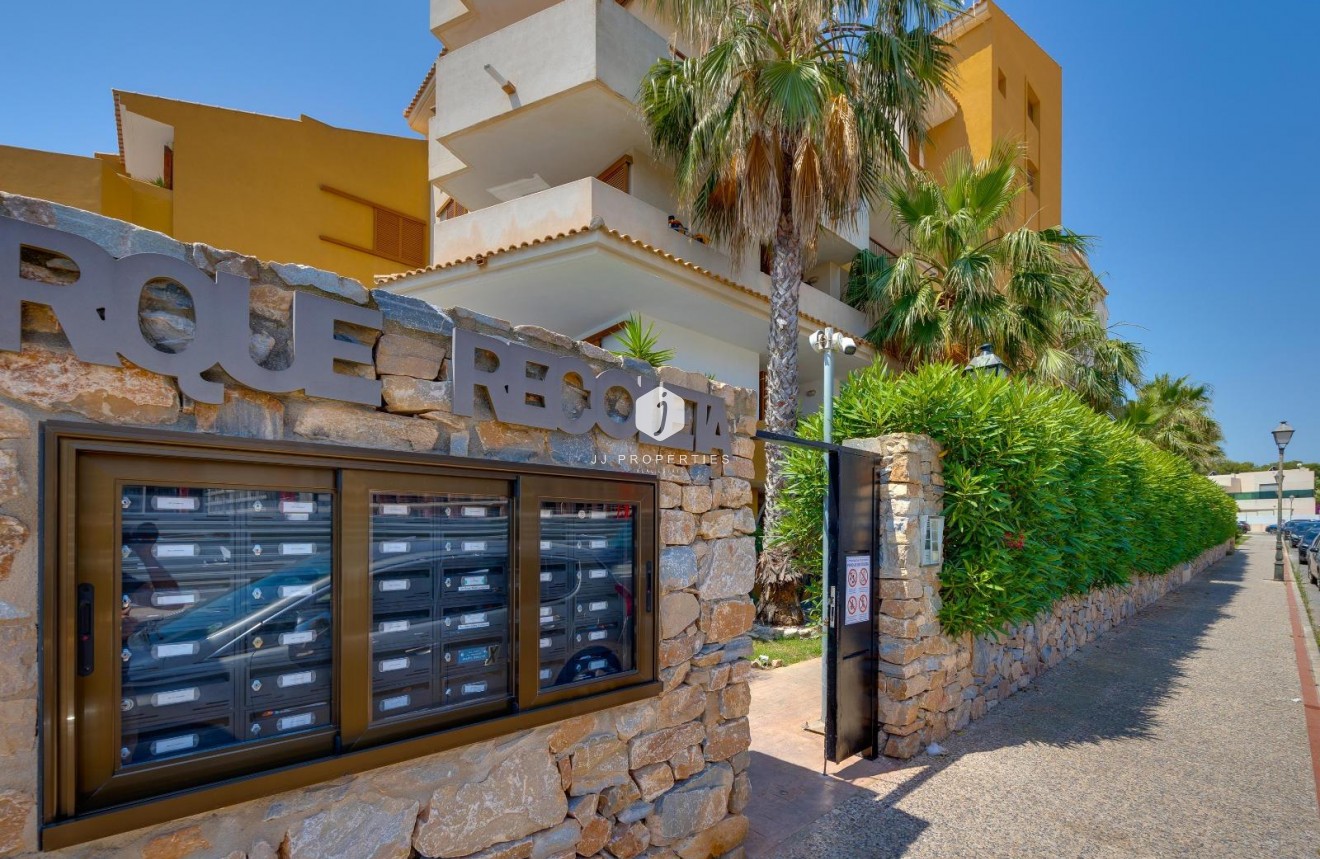 D'occasion - Appartement -
Torrevieja - Punta prima