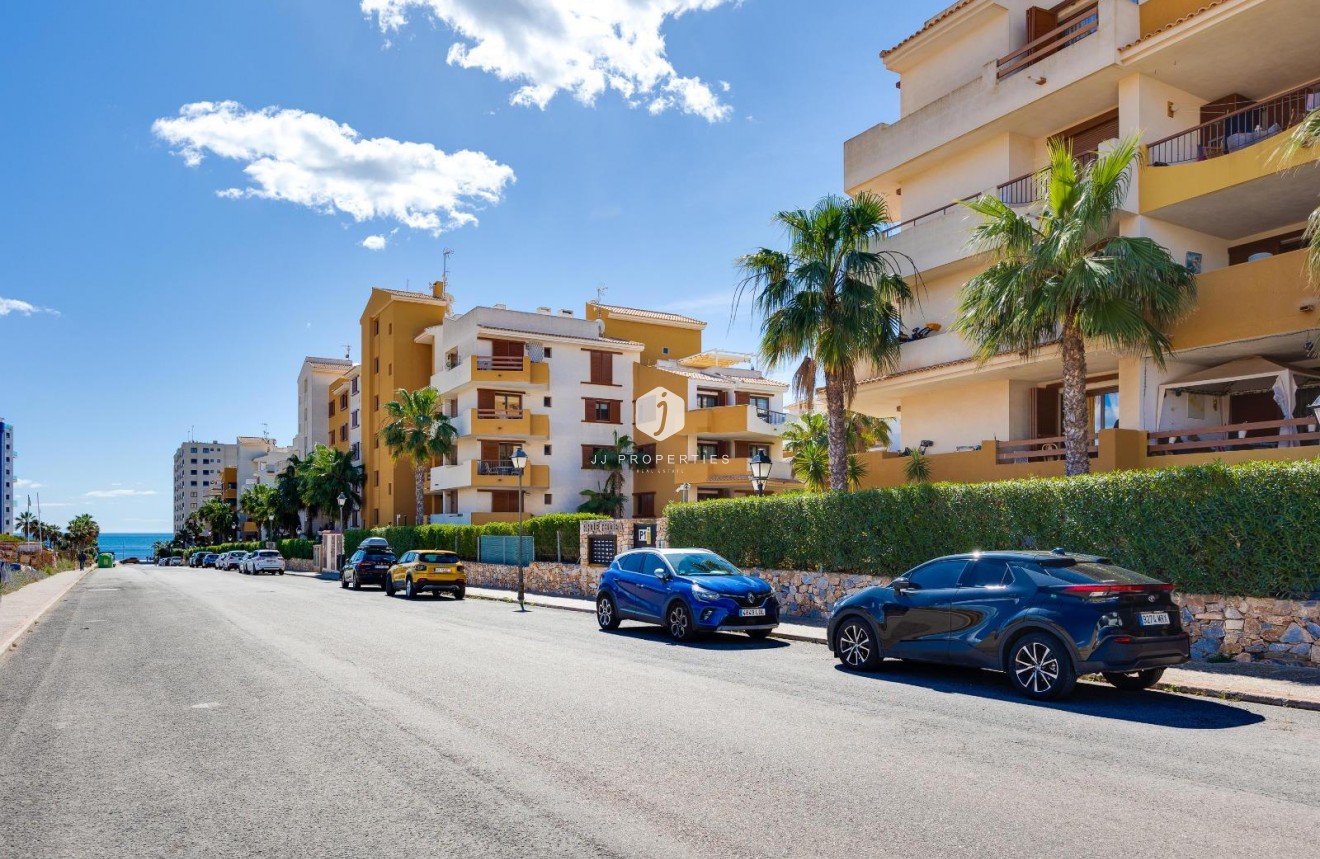 D'occasion - Appartement -
Torrevieja - Punta prima
