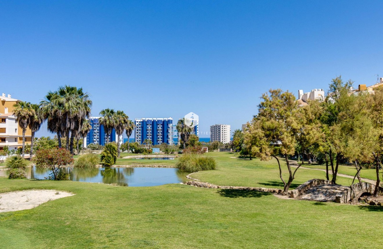D'occasion - Appartement -
Torrevieja - Punta prima