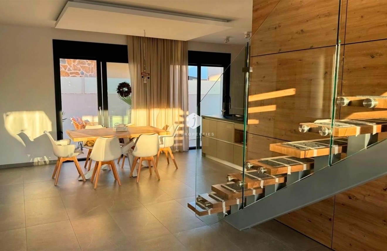 Resale - Villa -
Rojales - Ciudad Quesada