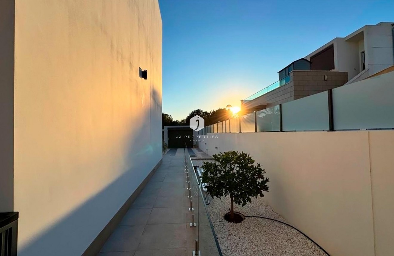 Resale - Villa -
Rojales - Ciudad Quesada