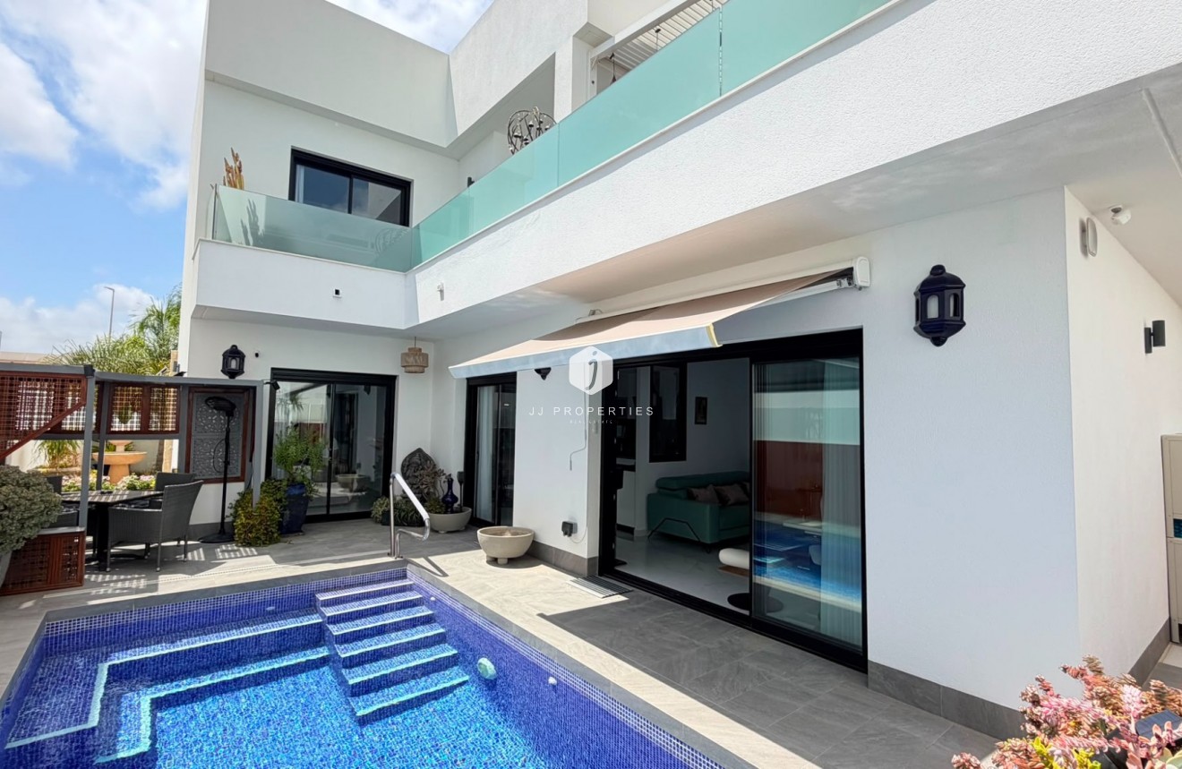 Resale - Villa -
Los Montesinos - Costa Blanca