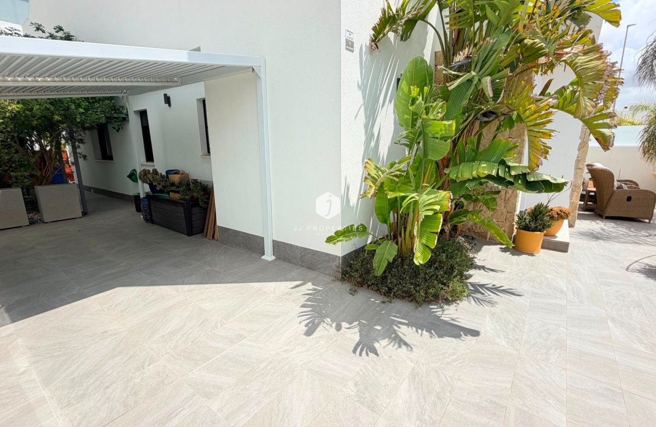 Resale - Villa -
Los Montesinos - Costa Blanca