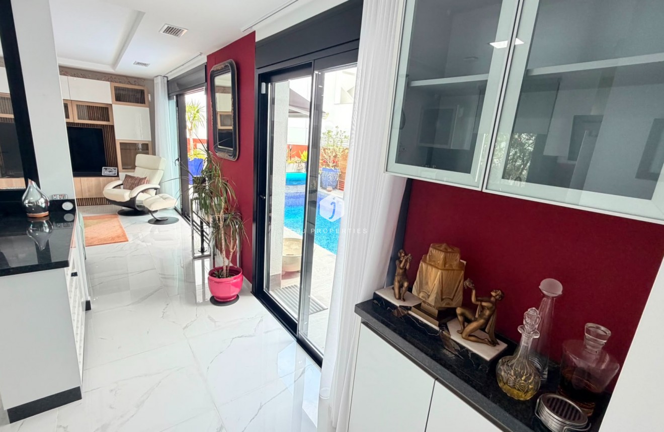 Resale - Villa -
Los Montesinos - Costa Blanca