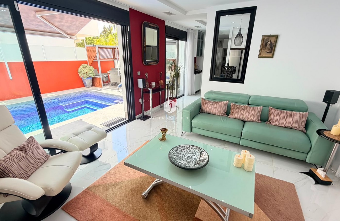 Resale - Villa -
Los Montesinos - Costa Blanca