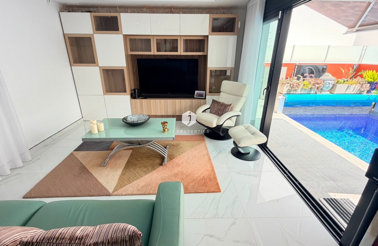 Resale - Villa -
Los Montesinos - Costa Blanca