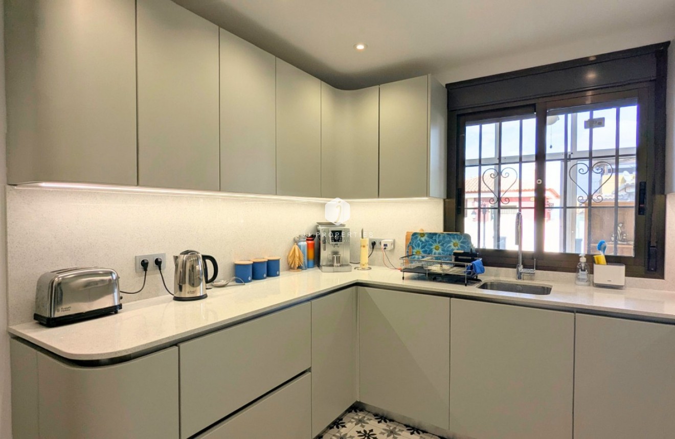 Resale - Villa -
Bigastro - Inland