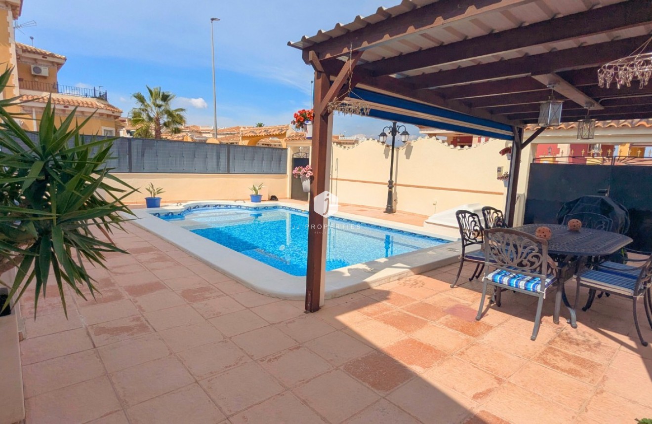 Resale - Villa -
Bigastro - Inland