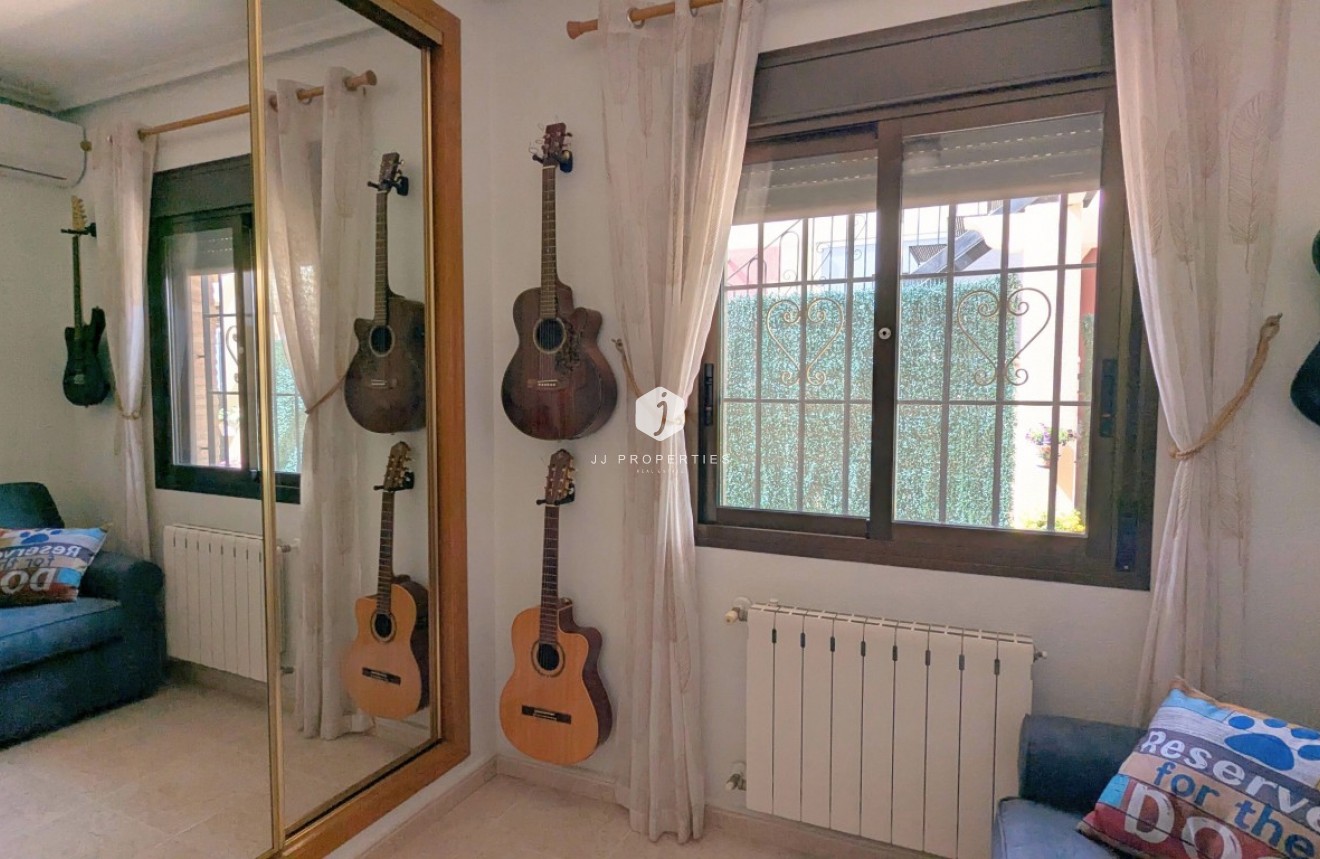 Resale - Villa -
Bigastro - Inland