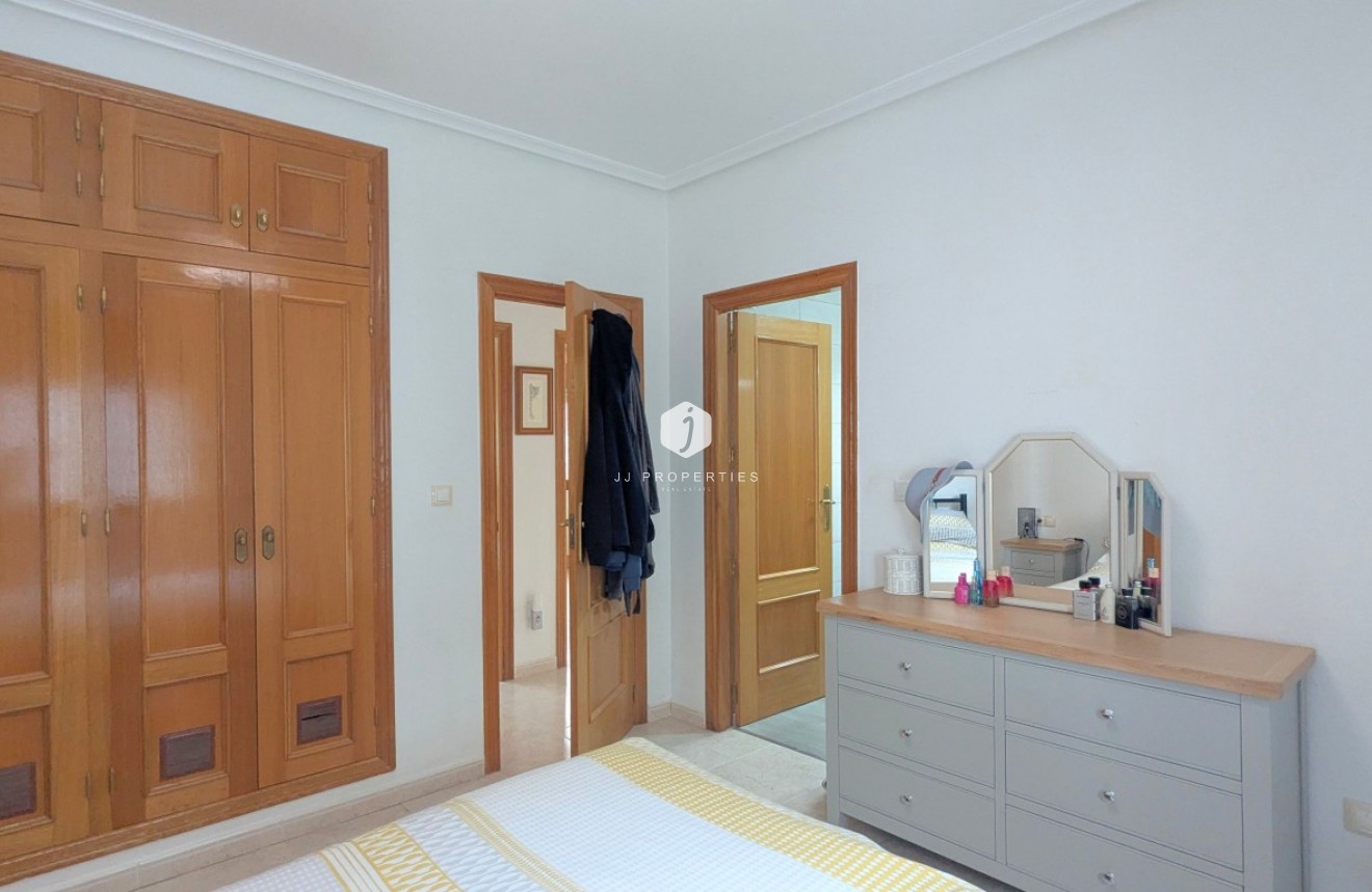 Resale - Villa -
Bigastro - Inland