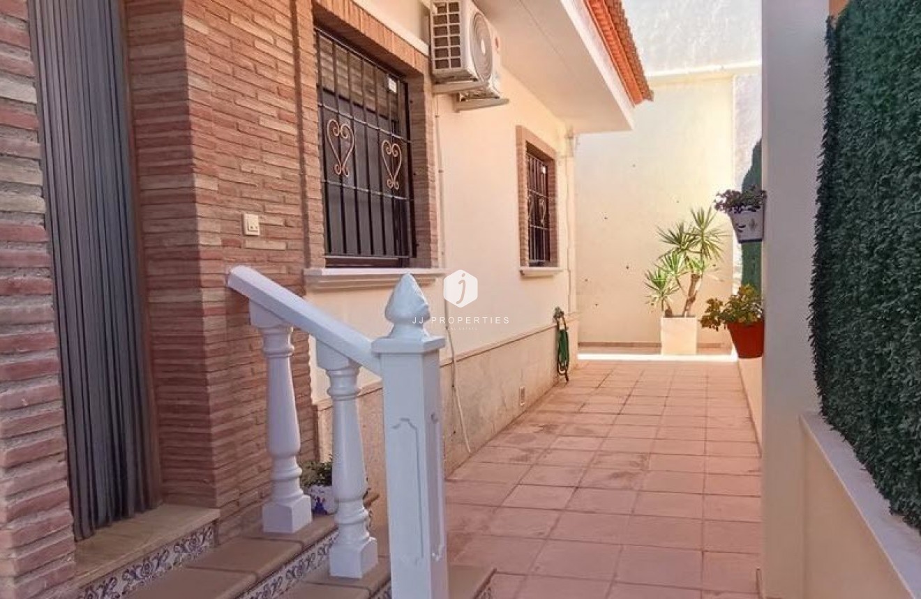 Resale - Villa -
Bigastro - Inland