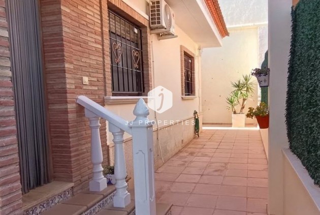 Resale - Villa -
Bigastro - Inland