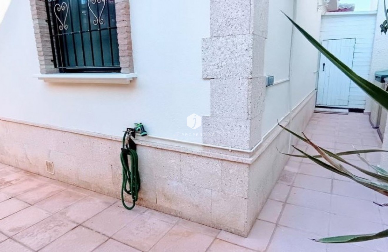 Resale - Villa -
Bigastro - Inland
