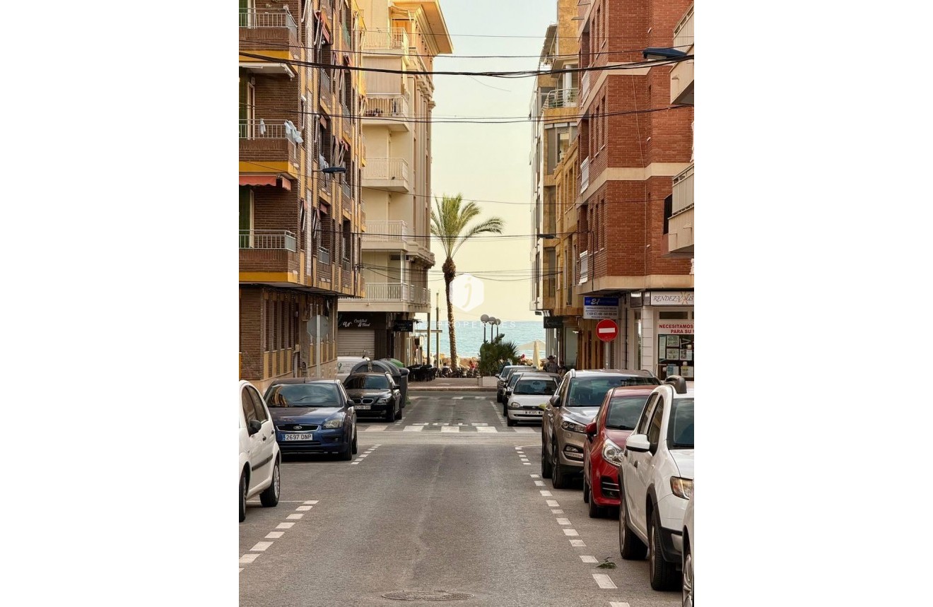 Tweedehands - Appartement / flat -
Torrevieja - Playa del Cura