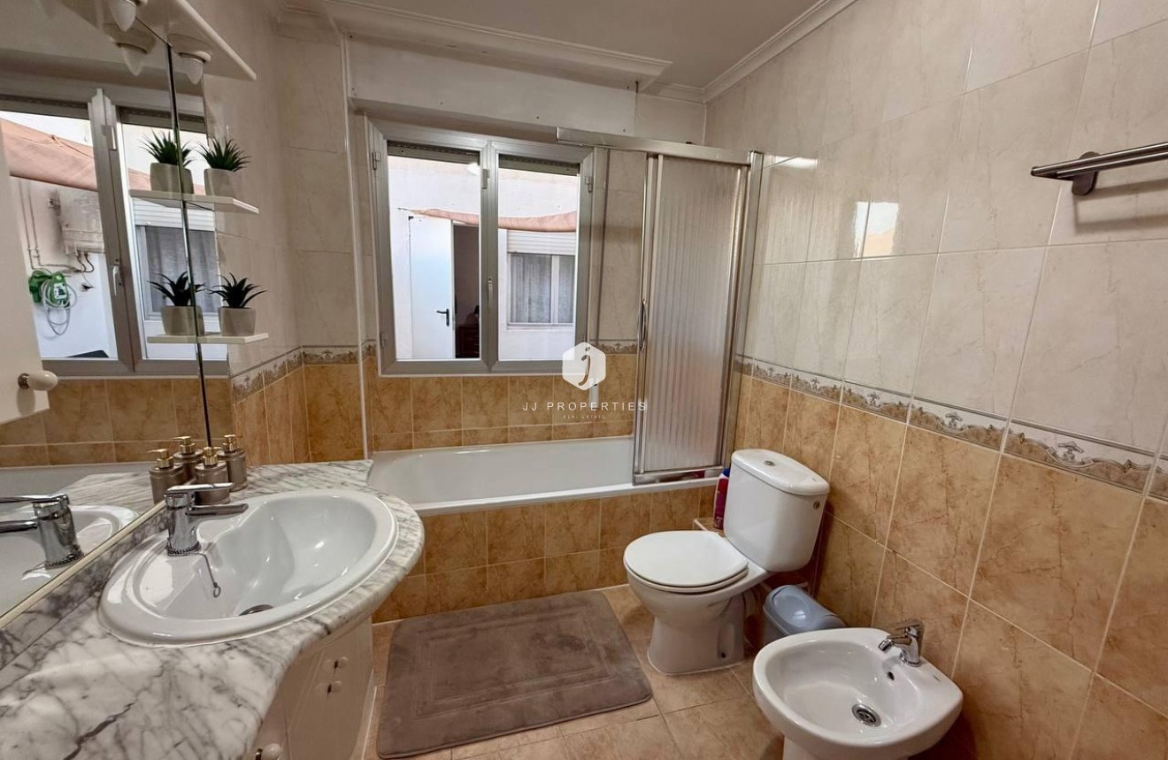 Tweedehands - Appartement / flat -
Torrevieja - Playa del Cura