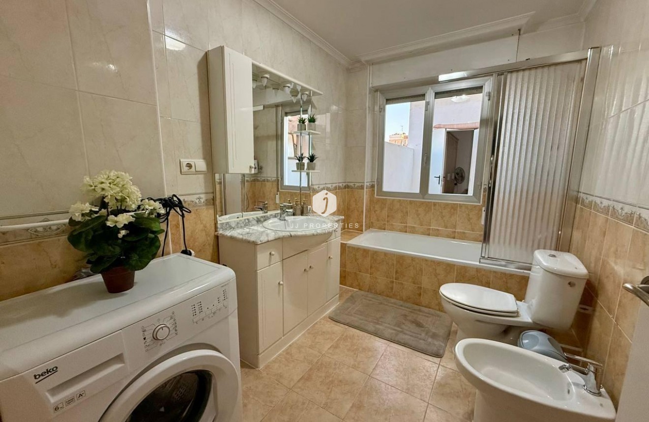 Tweedehands - Appartement / flat -
Torrevieja - Playa del Cura