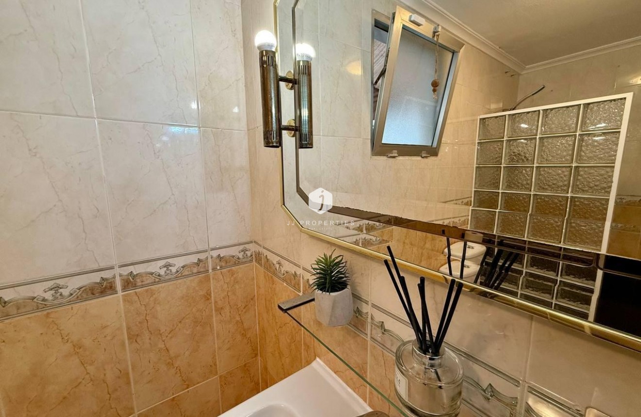 Tweedehands - Appartement / flat -
Torrevieja - Playa del Cura