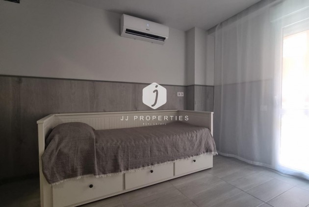 Tweedehands - Appartement / flat -
Torrevieja - Centro