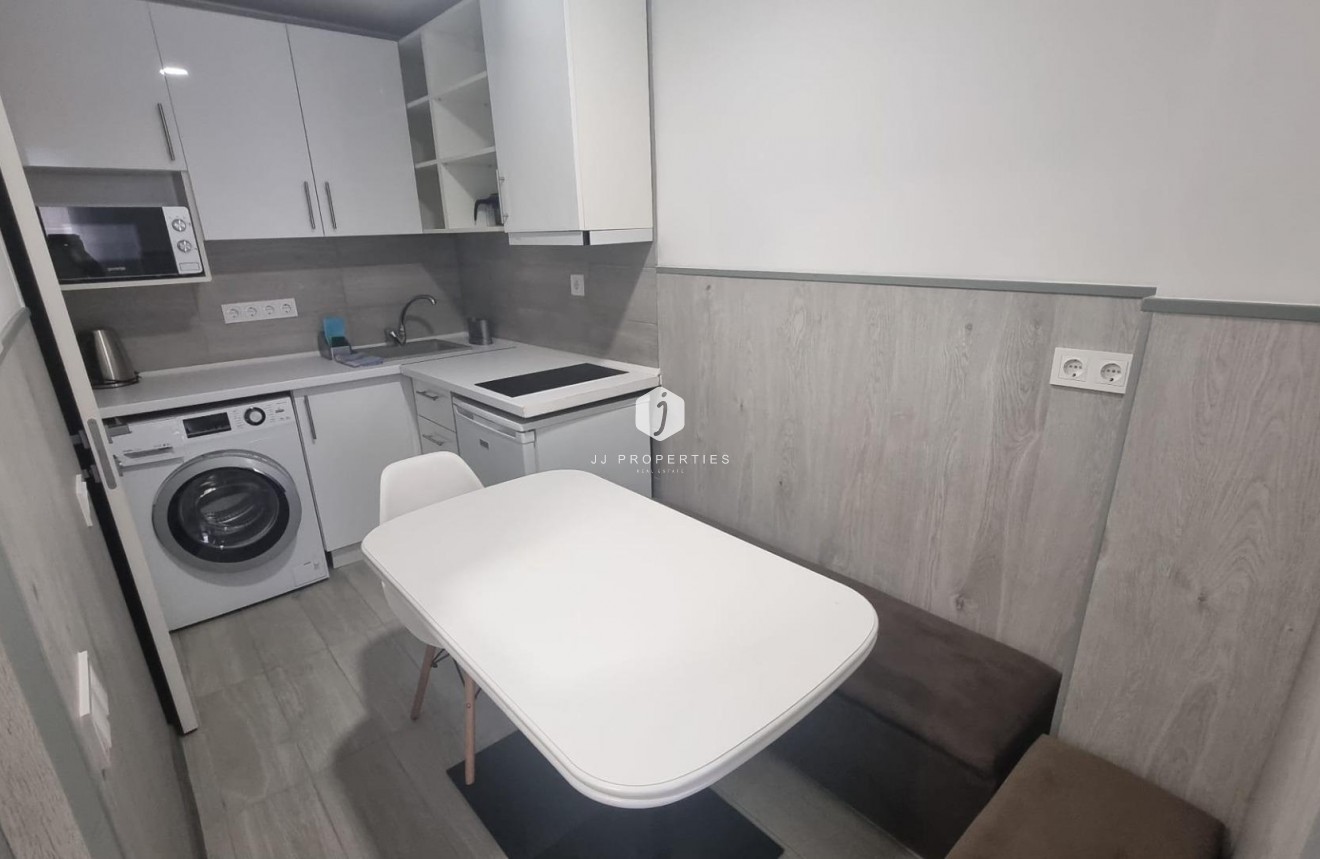 Tweedehands - Appartement / flat -
Torrevieja - Centro