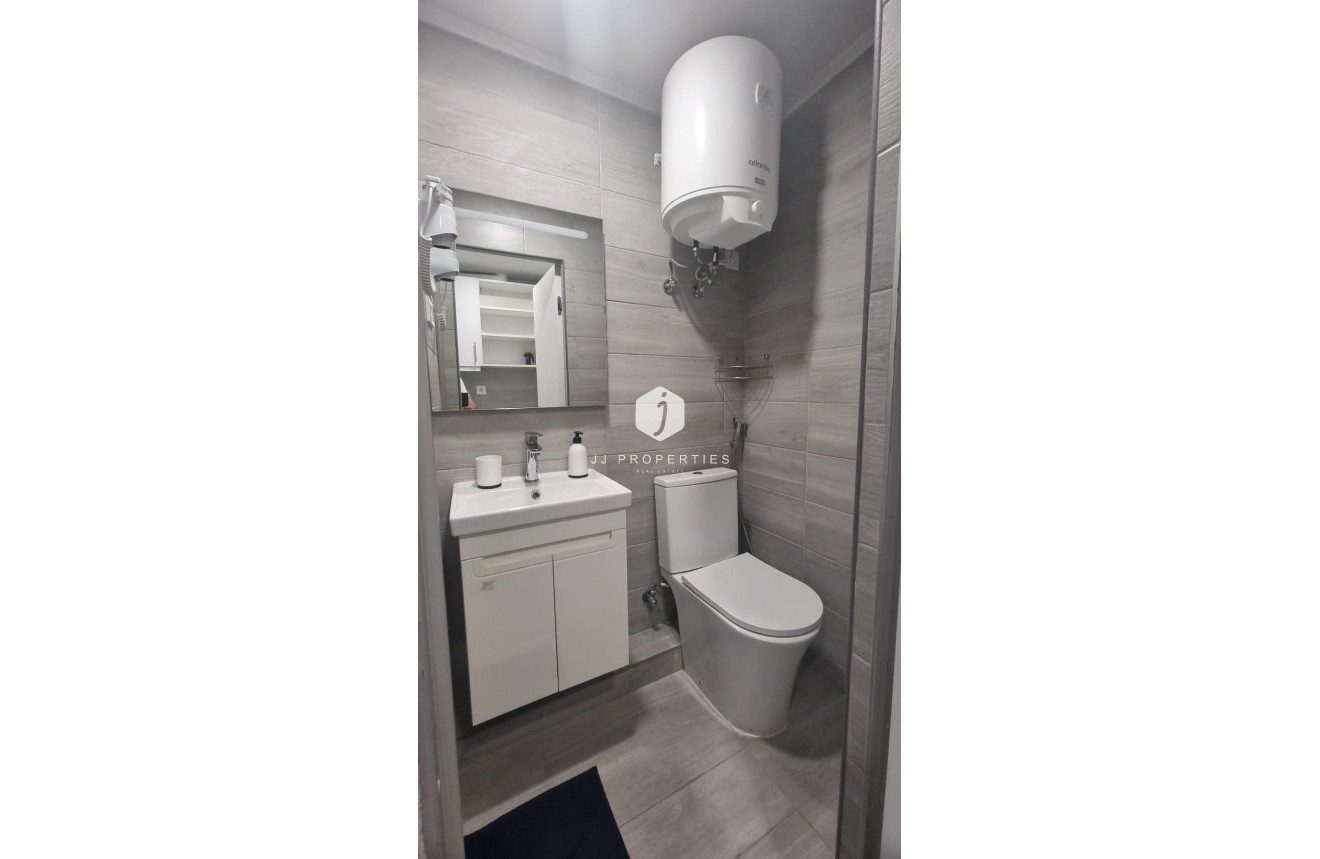 Tweedehands - Appartement / flat -
Torrevieja - Centro