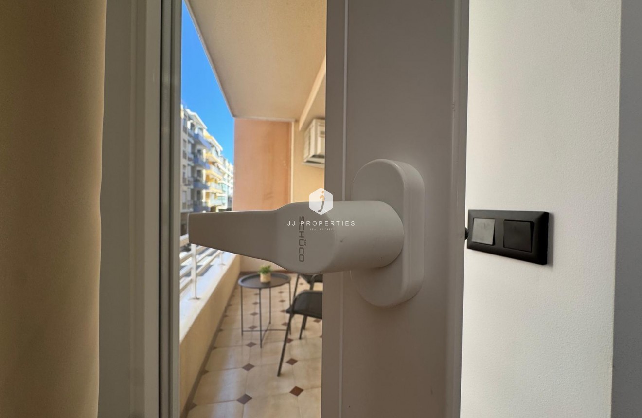 Aus zweiter Hand - Wohnung -
Torrevieja - Playa del Cura