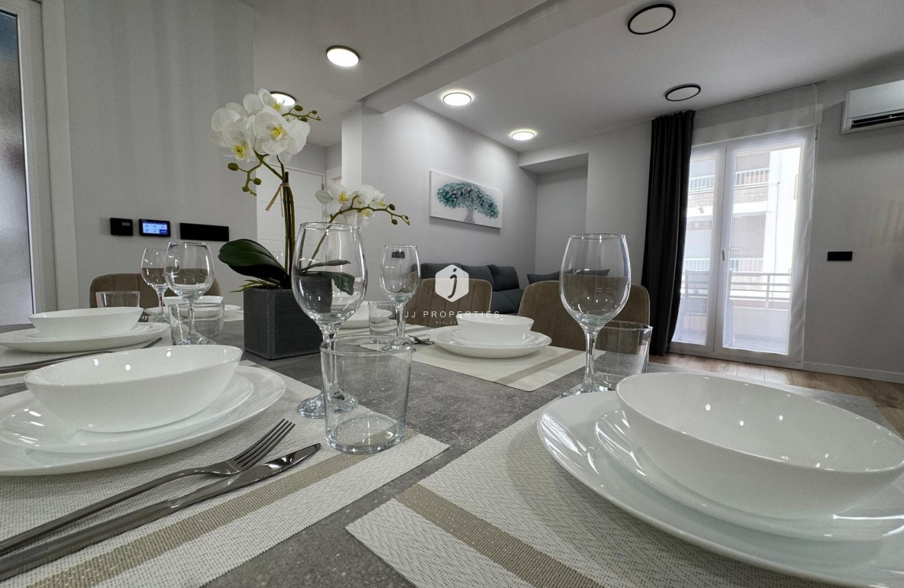 Aus zweiter Hand - Wohnung -
Torrevieja - Playa del Cura