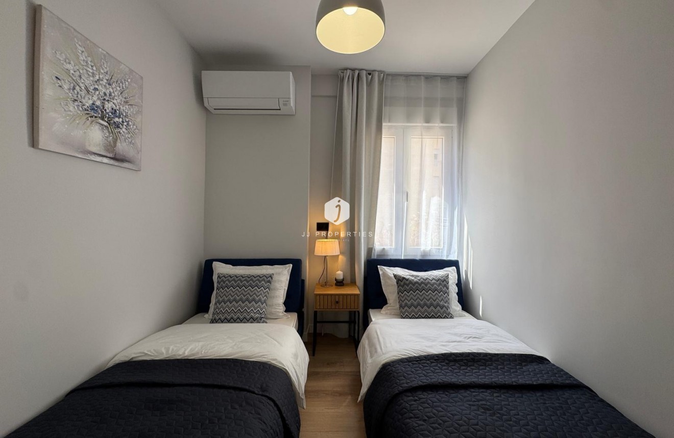 Aus zweiter Hand - Wohnung -
Torrevieja - Playa del Cura