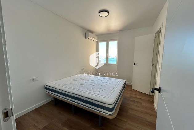 Z drugiej ręki - Mieszkanie w bloku -
Torrevieja - Acequion