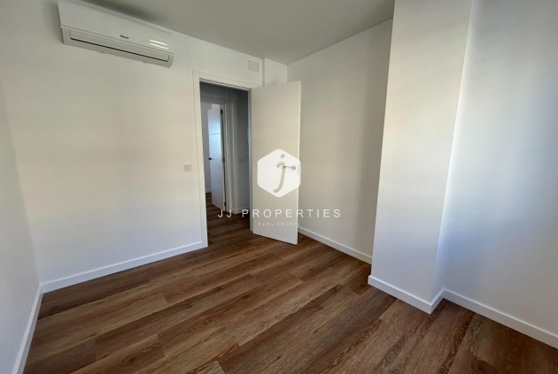 Z drugiej ręki - Mieszkanie w bloku -
Torrevieja - Acequion