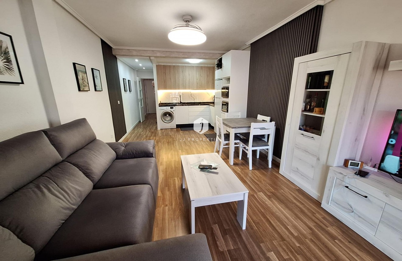 Tweedehands - Appartement / flat -
Torrevieja - Centro