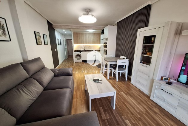Tweedehands - Appartement / flat -
Torrevieja - Centro