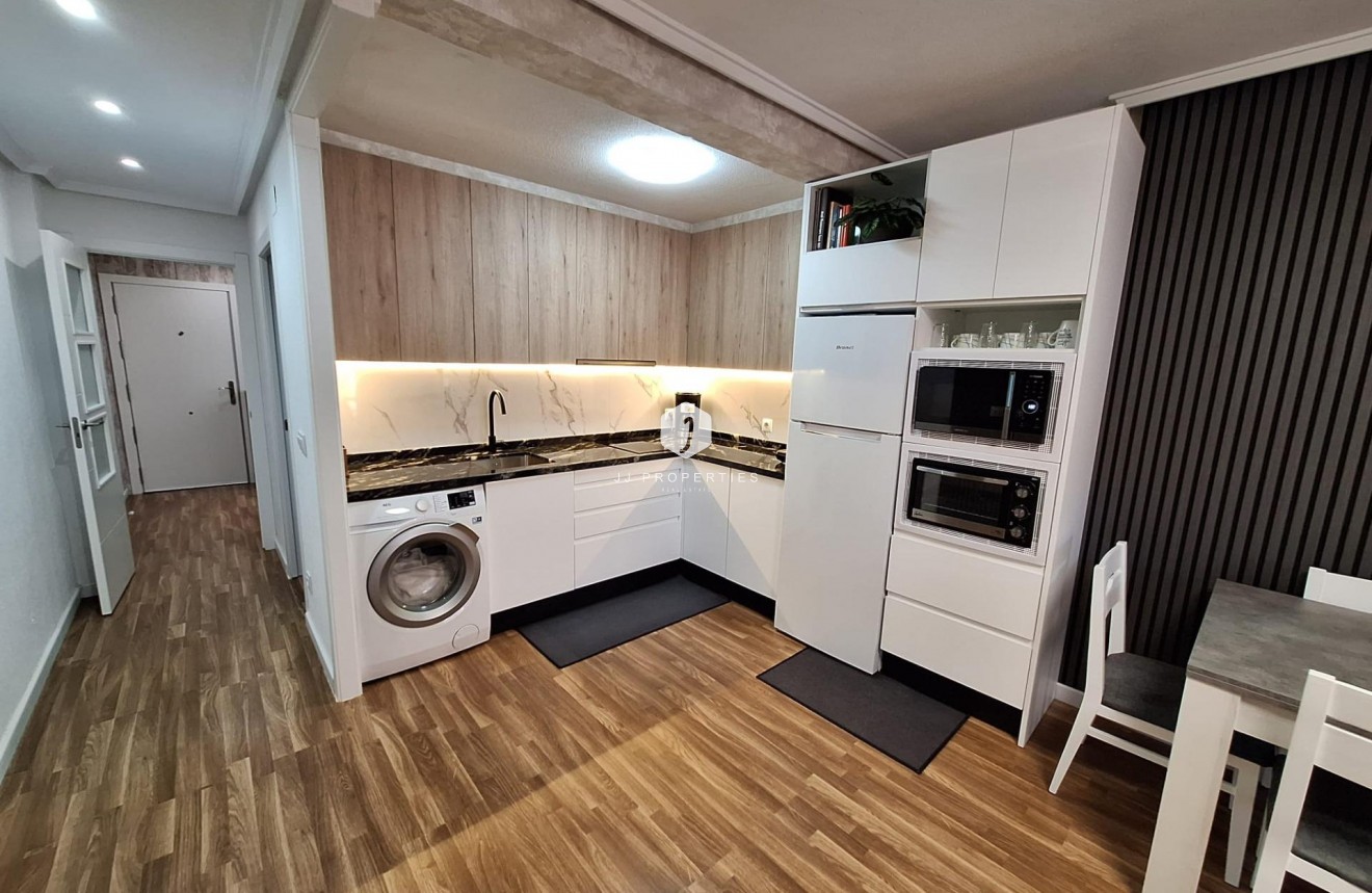 Tweedehands - Appartement / flat -
Torrevieja - Centro