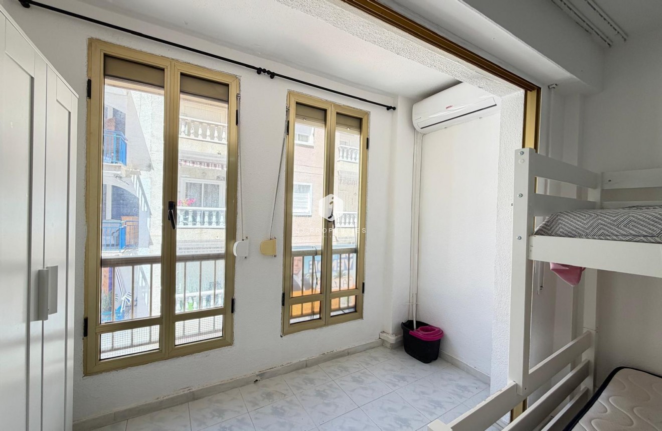 D'occasion - Appartement -
Torrevieja - Playa del Cura