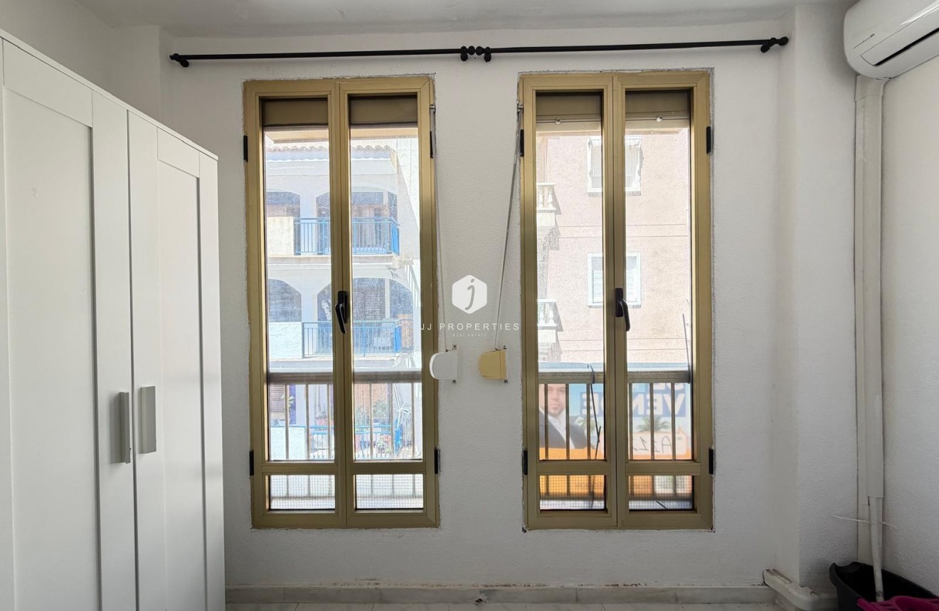 D'occasion - Appartement -
Torrevieja - Playa del Cura