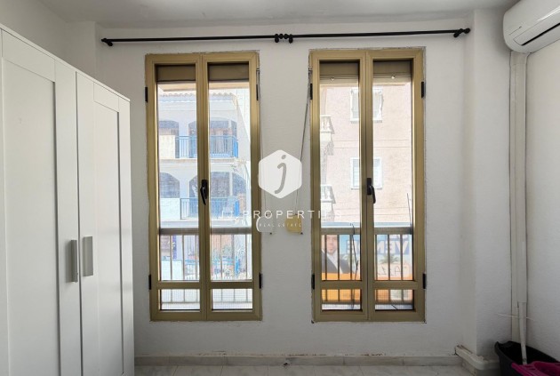 D'occasion - Appartement -
Torrevieja - Playa del Cura