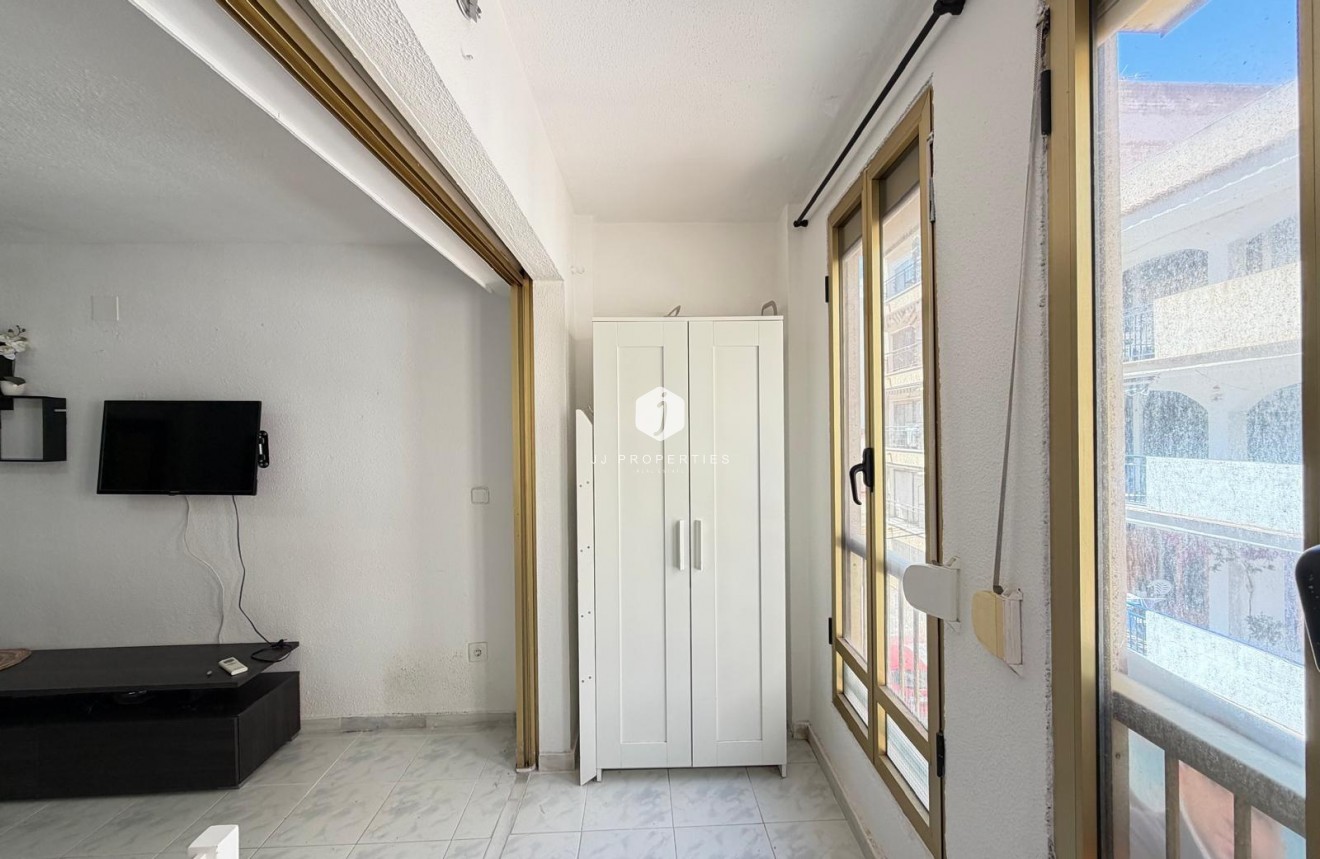 D'occasion - Appartement -
Torrevieja - Playa del Cura