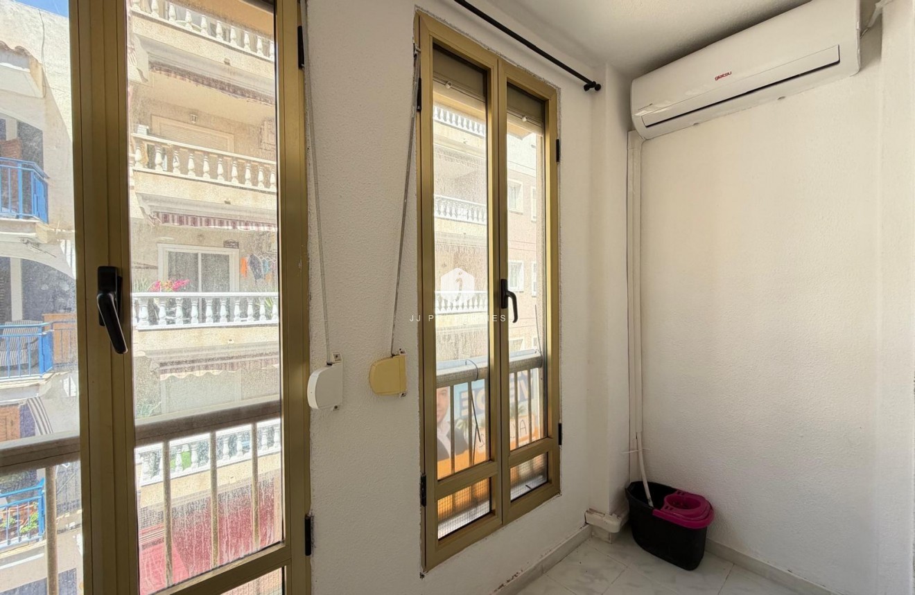 D'occasion - Appartement -
Torrevieja - Playa del Cura