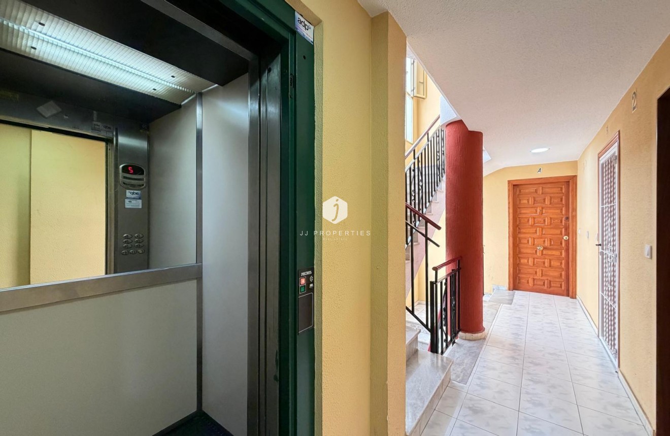 D'occasion - Appartement -
Torrevieja - Playa del Cura