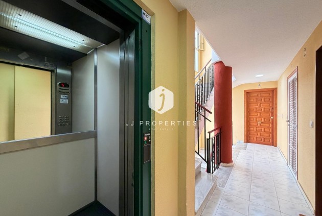 D'occasion - Appartement -
Torrevieja - Playa del Cura