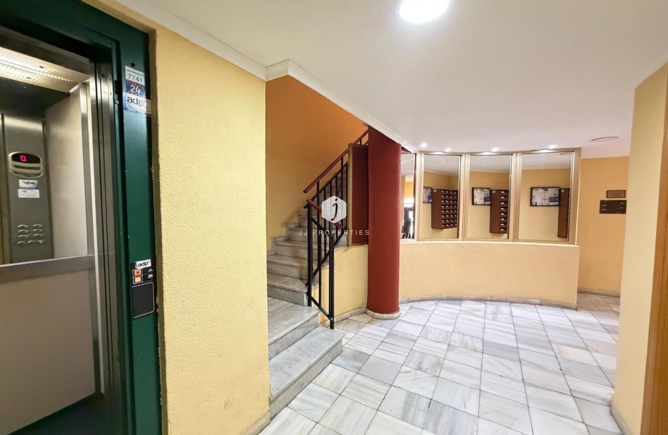 D'occasion - Appartement -
Torrevieja - Playa del Cura
