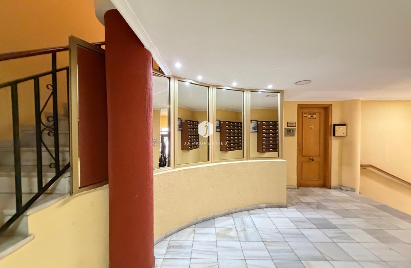 D'occasion - Appartement -
Torrevieja - Playa del Cura
