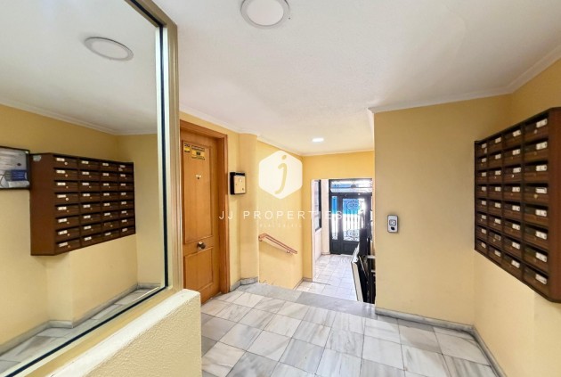 D'occasion - Appartement -
Torrevieja - Playa del Cura