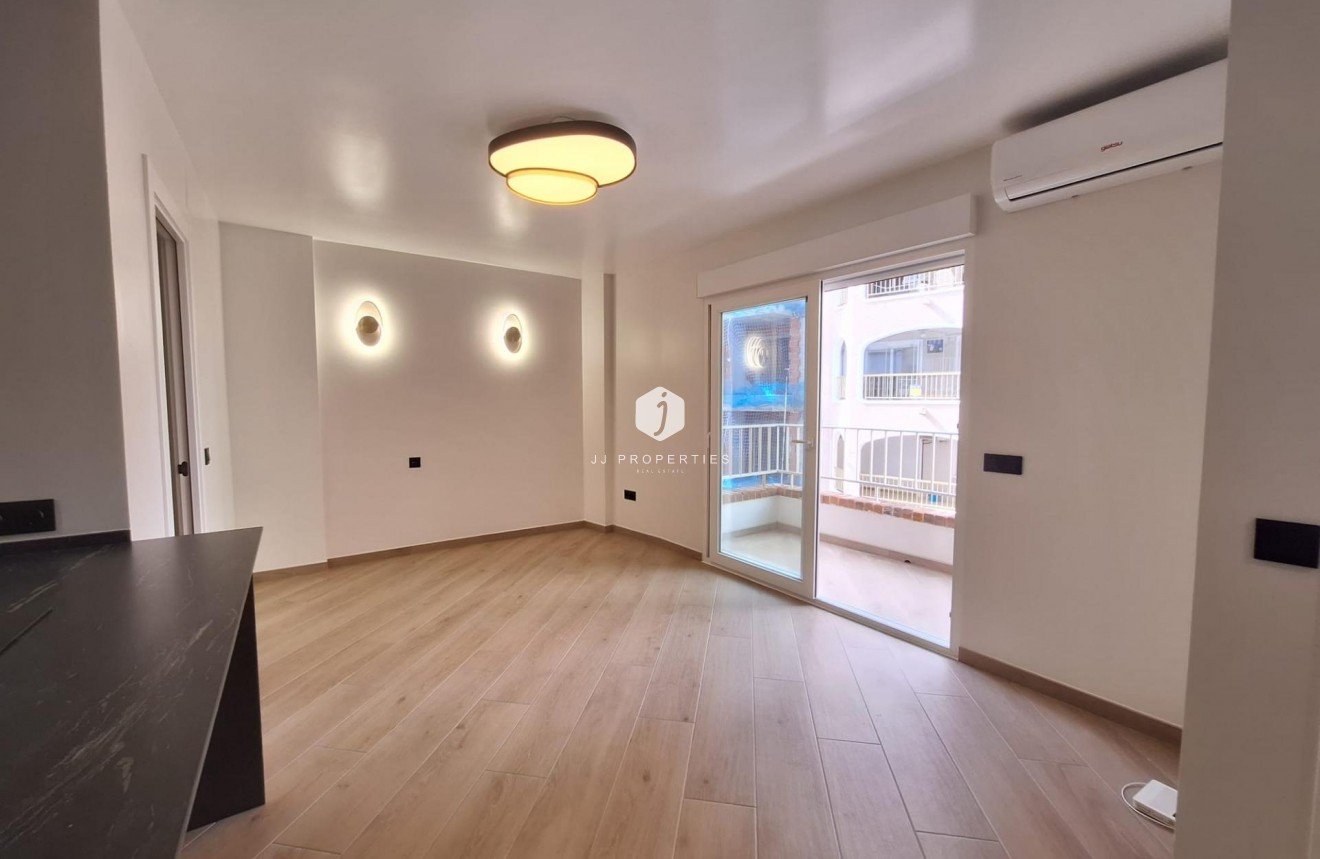 Aus zweiter Hand - Wohnung -
Torrevieja - Playa de los Locos