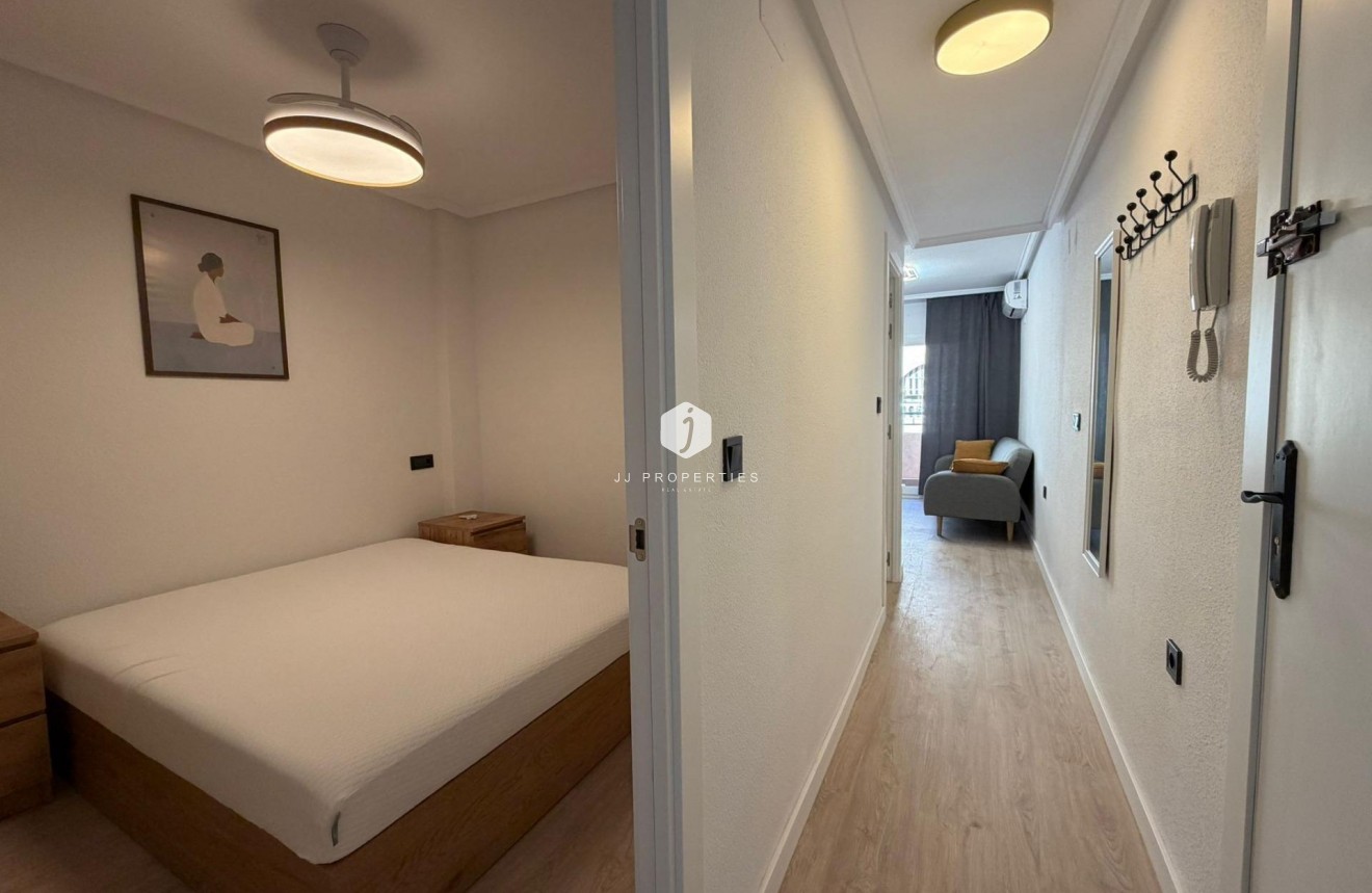 Tweedehands - Appartement / flat -
Torrevieja - Playa del Cura