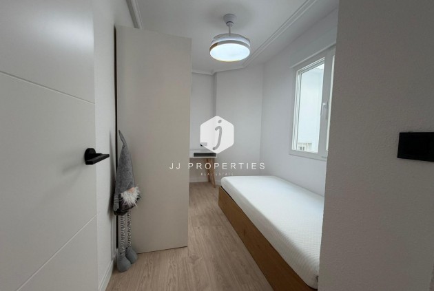 Tweedehands - Appartement / flat -
Torrevieja - Playa del Cura